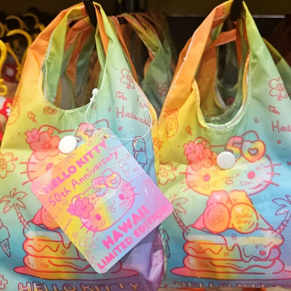 ❣️[NWT] Gift Set Hello Kitty Bag and Keyring Accessory | Limited Edition - Picture 5 of 9